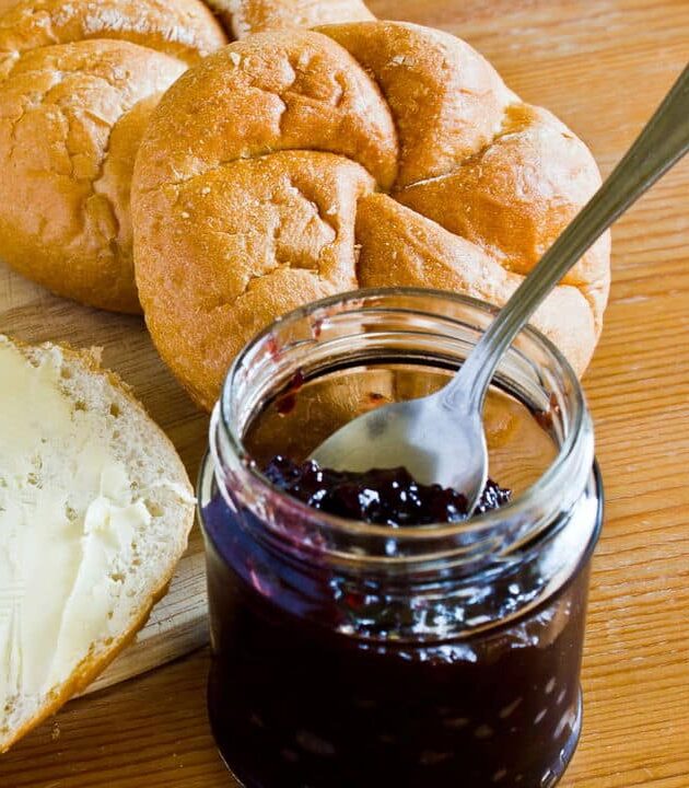 Receita de pãozinho sem trigo e sem ovos fácil para o café da manhã
