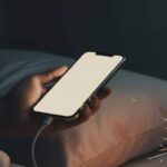 Esses hábitos perigosos ao carregar o celular podem colocar sua vida em risco
