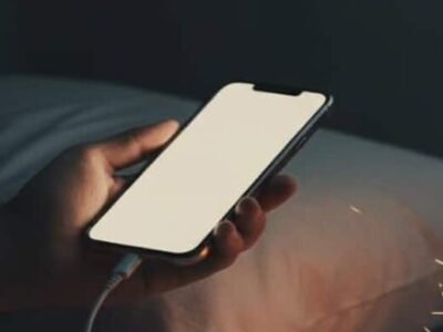 Esses hábitos perigosos ao carregar o celular podem colocar sua vida em risco