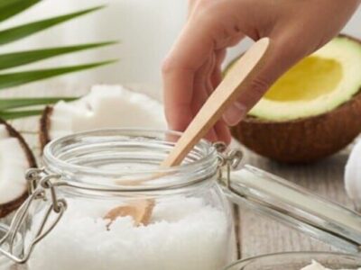 Os truques com óleo de coco para revolucionar seus cuidados de beleza