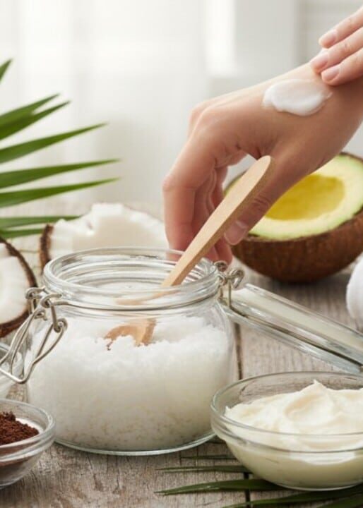 Os truques com óleo de coco para revolucionar seus cuidados de beleza
