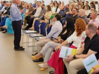 Associativismo: dirigente de Marília participa de congresso empresarial no Paraná com palestras e debates sobre temas estratégicos ao comércio