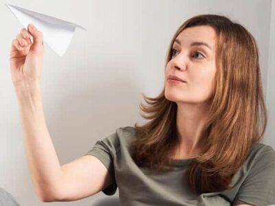 Por que pessoas inteligentes procrastinam tanto, de acordo com psicólogos
