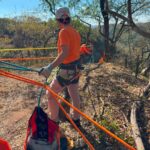Grupo de Marília participa de rapel na torre Dedo de Deus, que fica na Rota das Capelas, através da empresa Vertical Rapel, especializada em ecoturismo e aventura