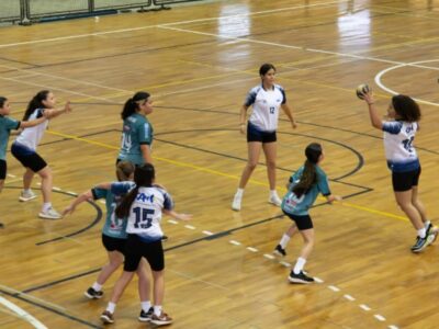 Jogos Escolares Unimed Marília têm início com grandes disputas e seguem amanhã, sábado. Futsal e Handebol abriram a competição. Próximos jogos serão de Basquete e Vôlei no CEMESC. Confira!