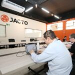 Unimar e Jacto inauguram espaço de inovação, o Espaço Jacto, no Parque Tecnológico da Universidade. Um marco para a região, fortalecendo integração entre academia e o setor produtivo. Veja a importância