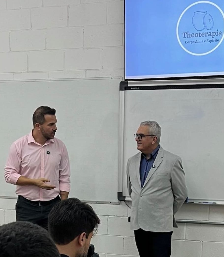RB Cripto realiza aula especial em Marília sobre pilares psicológicos para operar no mercado de criptomoedas com o psicoterapeuta Valcelí Leite