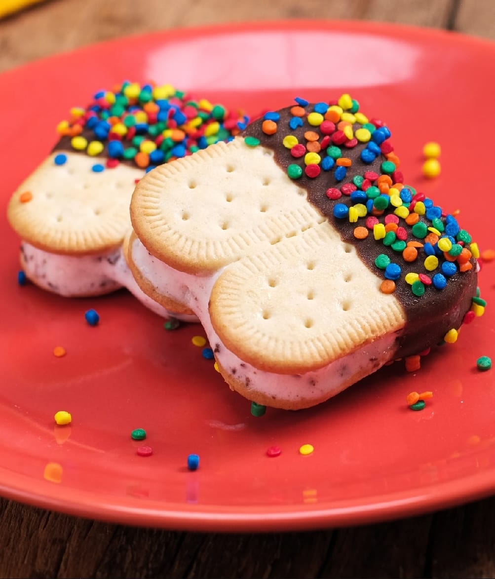 Sanduíche de sorvete.Trouxemos hoje essa deliciosa receita para o seu fim de semana. Muito fácil de fazer. Aproveite pra deixar seu dia mais doce