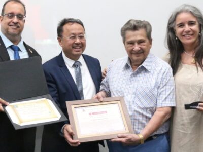 Reitor da Unimar, Dr. Márcio Mesquita Serva, recebe e é homenageado com o Prêmio Benemérito no Dia do Profissional de Educação Física pelo CREF4/SP. Confira!