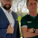 Conselheiro de Trump posta foto com Bolsonaro e ameaça ministros do STF