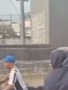 Criminosos realizam arrastão em praia; VEJA VÍDEO