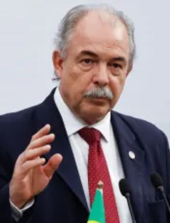 EUA têm interesse em terras raras e nós queremos negociar, diz Mercadante