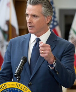 Governo da Califórnia causa revolta ao repetir retórica que inspirou assassino de Kirk