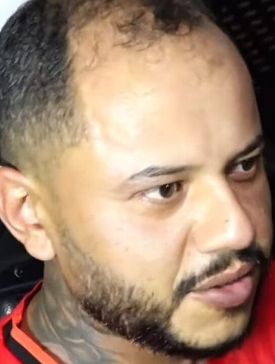Após ser preso, homem diz que facção é quem comanda e debocha: ‘daqui a pouco estou na rua’; VEJA VÍDEO