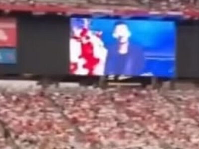 ESTÁDIO LOTADO: multidão se despede de Chalie Kirk em funeral no Arizona; VEJA VÍDEO
