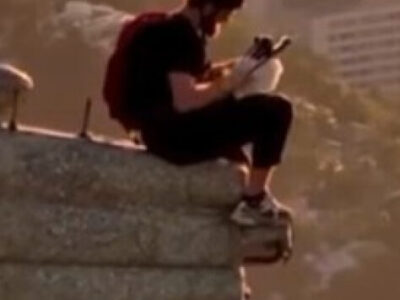 Sem autorização, homem escala Cristo Redentor e salta de paraquedas; VEJA VÍDEO