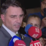 Senador Flávio Bolsonaro atualiza sobre saúde do pai e manda recado para Alexandre de Moraes