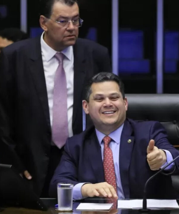 Governo Lula libera R$ 2,2 bi em emendas Pix pressionado por anistia e CPMI