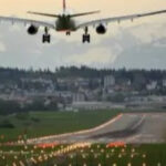 Você sabia? Entenda por que os pilotos sempre avisam quando o avião cruza 10 mil pés na subida e na descida