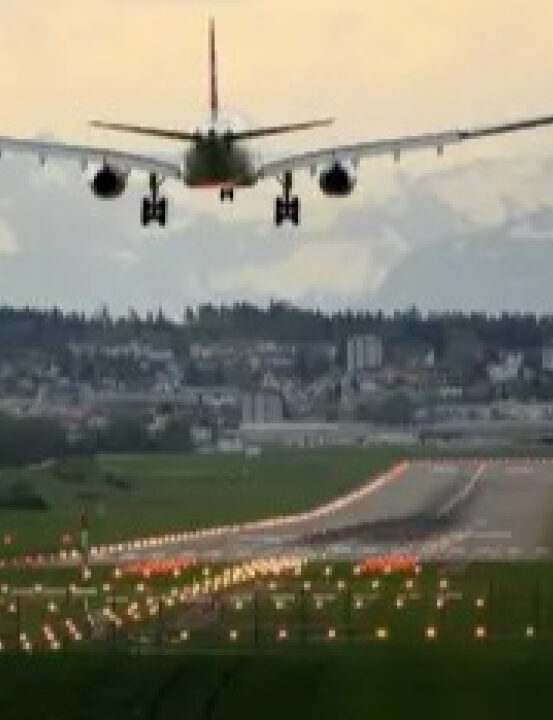Você sabia? Entenda por que os pilotos sempre avisam quando o avião cruza 10 mil pés na subida e na descida