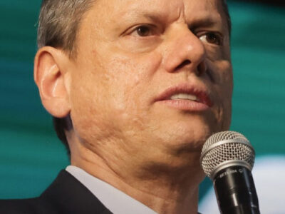 Tarcísio só aceita concorrer à presidência se Bolsonaro pedir