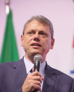 Sem recuo, Tarcísio planeja ir a Brasília para tratar do tema da anistia