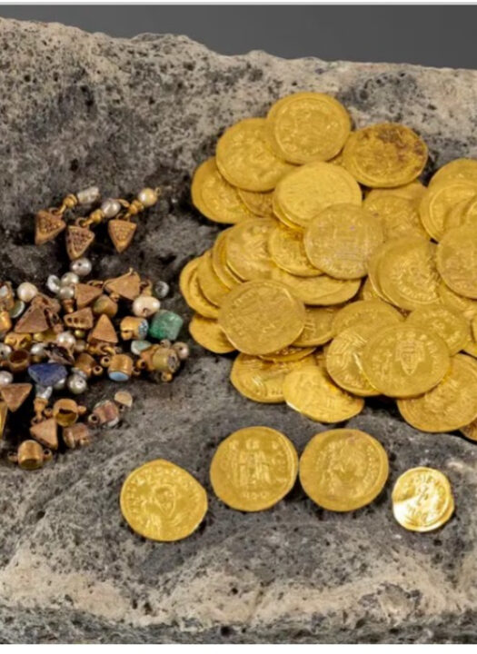 Tesouro com moedas de ouro e joias de 1.400 anos é descoberto perto do Mar da Galileia