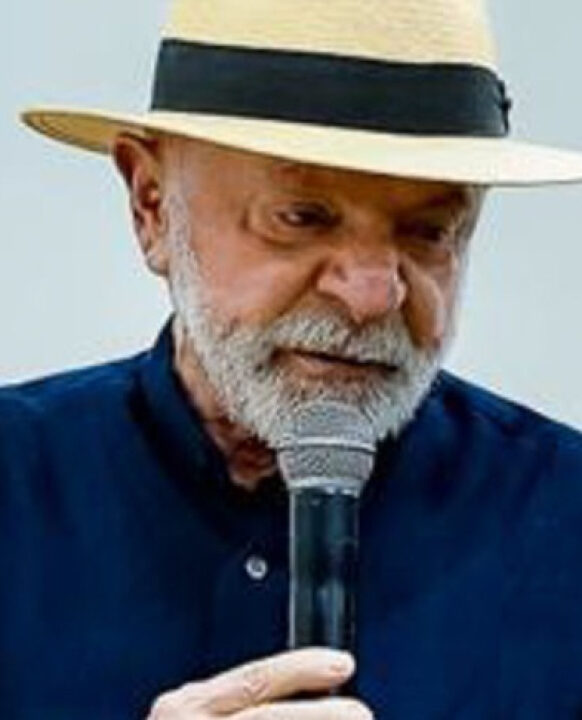 Lula diz que fica ‘triste’ ao ver ‘um pobre roubando outro pobre’