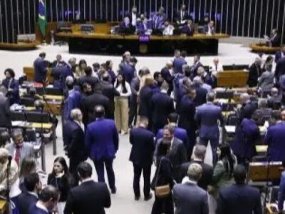 Câmara dos Deputados acaba de aprovar a PEC da Blindagem, com texto que prevê que investigações de parlamentares dependam de aval do Congresso