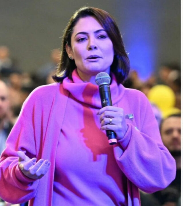 Michelle Bolsonaro processa Joice Hasselmann e pede indenização