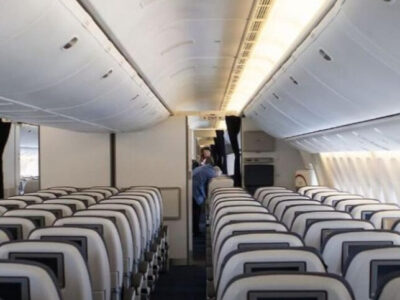 Companhias aéreas planejam começar a oferecer assentos em pé nos aviões em 2026