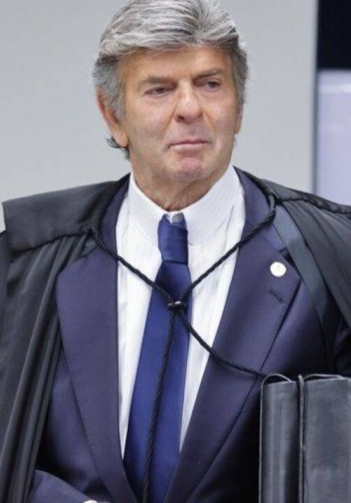 Fux cita incompetência absoluta do STF e vota para anular ação contra réus