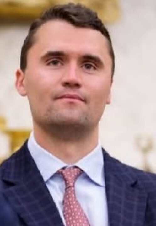 Mais de 100 mil participam do funeral do ativista Charlie Kirk