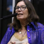 “Não sei se a Michelle vai sorrir na hora de fazer visita íntima”, diz deputada do PSOL. Bia Kicis responde: “vai lavar sua boca, imunda”