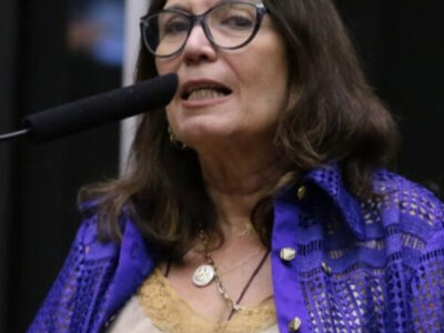 “Não sei se a Michelle vai sorrir na hora de fazer visita íntima”, diz deputada do PSOL. Bia Kicis responde: “vai lavar sua boca, imunda”