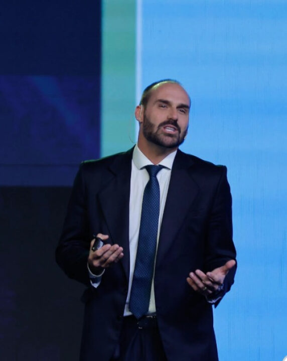 “Na impossibilidade de Bolsonaro, eu sou candidato a presidente”