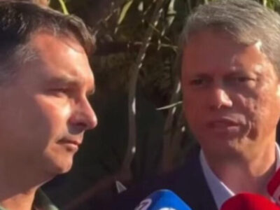 Tarcísio visita Bolsonaro e relata preocupação com ‘momento difícil’ do ex-presidente; assista