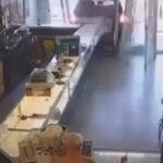 Criminosos invadem joalheria com van e assalto choca a web; VEJA VÍDEO