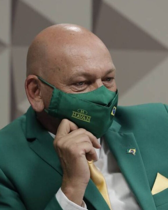 Dino inclui Hang em inquérito da COVID mesmo após empresário doar R$1 milhão em oxigênio para Manaus
