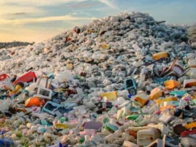 A ilha de lixo que virou uma ‘cidade perdida’ no oceano