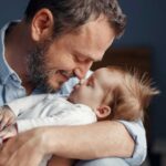 Pais de primeira viagem ativam áreas cerebrais únicas com seus bebês