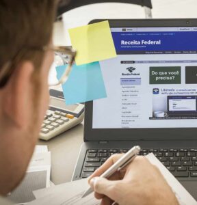 Leilão da Receita tem iPhone por R$ 800 e PS5 por R$ 1 mil