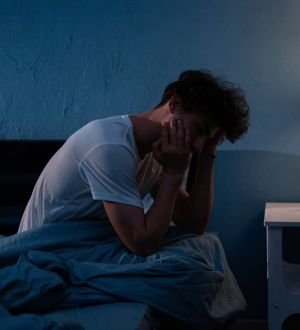Dormir mal acelera envelhecimento do cérebro, revela estudo