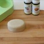 Perfumista botânica te ensina aqui como montar uma farmácia natural dos sentidos dentro de casa fazendo seus próprios cosméticos. Veja receitas e passo a passo. Muito fácil