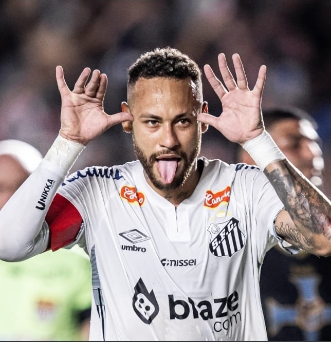 Rifas das camisas autografadas por Neymar Jr. e pelo time do São Paulo terão renda revertida para a reforma da Pediatria da Santa Casa de Marília. Veja como comprar