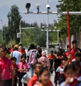 O controle na China é mais cruel que você imagina, e com uso de tecnologia americana. Já pensou o Xandão com tudo isso? Entenda