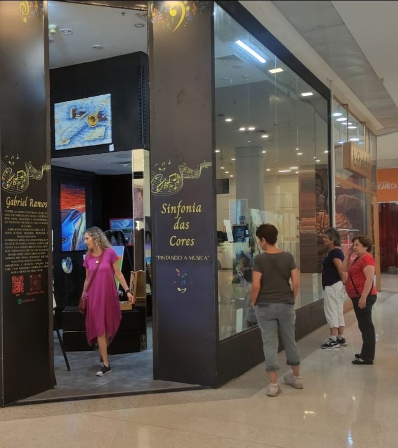 O artista plástico Gabriel Ramos traz nova exposição na cidade de Marília, a mostra “Collection”. Terá abertura ao nobre som do violino, tocado pelo músico Marcelo de Oliveira.
