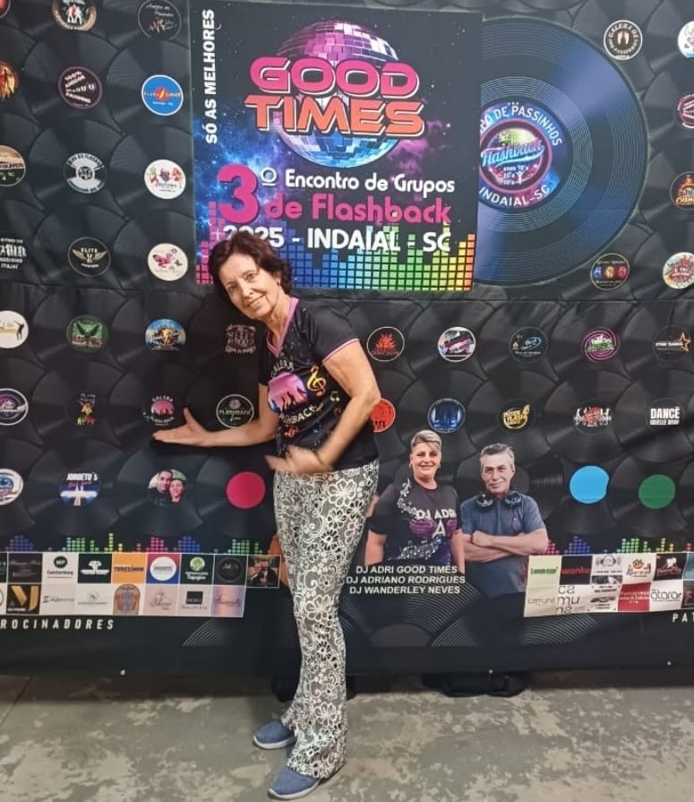 Grupo de Passinhos de Flashback de Marília participa do grande encontro em Indaial-SC. Evento reuniu os apaixonados pelos clássicos dos anos 70, 80 e 90