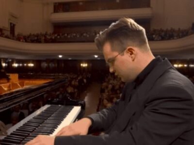 Veja como assistir a Olimpíadas do Piano com o Concurso Internacional Chopin. A primeira fase teve 181 competidores, que precisam ter nascido entre 1995 e 2009. Agora, 11 candidatos disputam a final