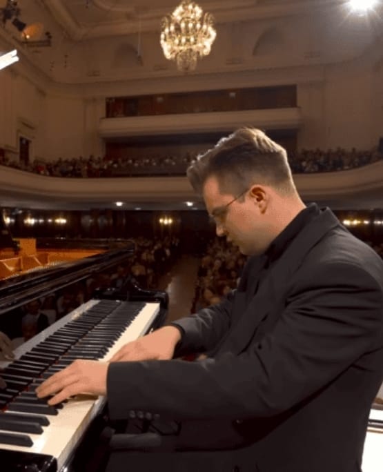 Veja como assistir a Olimpíadas do Piano com o Concurso Internacional Chopin. A primeira fase teve 181 competidores, que precisam ter nascido entre 1995 e 2009. Agora, 11 candidatos disputam a final